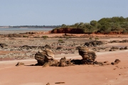 BROOME COAST, 3 SISTERS ROCKS   ROEBUCK BAY  WA