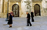 LOCALS CROSSING THE PIAZZA IN ORTYGIA